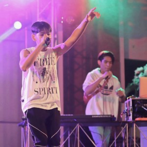 ดาวน์โหลดและฟังเพลง ซักนิด พร้อมเนื้อเพลงจาก DD Ratchanart & Lumzum Ratchanont