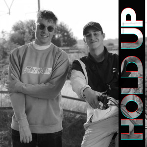 ดาวน์โหลดและฟังเพลง Hold Up พร้อมเนื้อเพลงจาก Della Dix