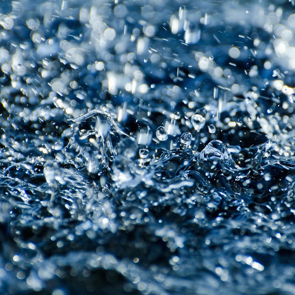 Window Rains in Waves