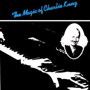 Dengarkan lagu Embraceable You / Blue Moon / Get Happy nyanyian Charlie Kunz dengan lirik