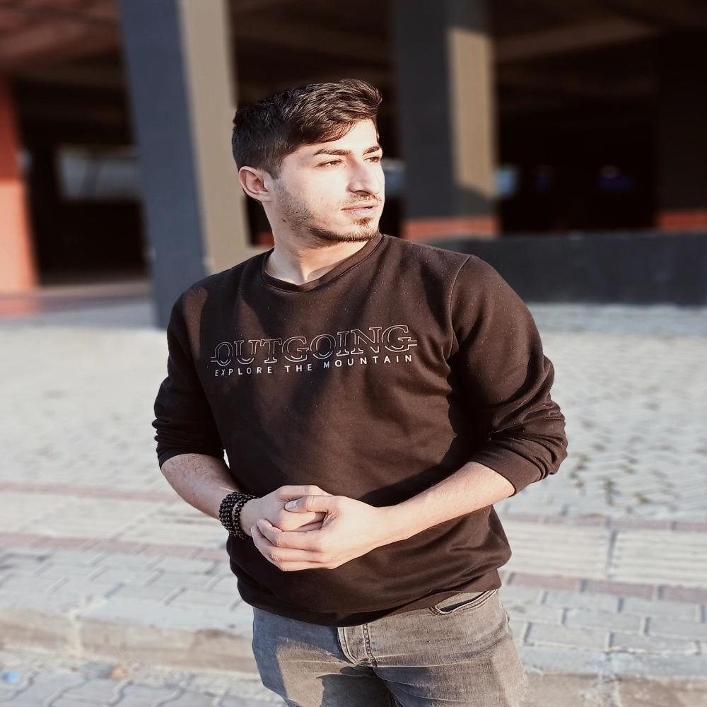 Gülüşün Saklı Yürekte (Explicit)