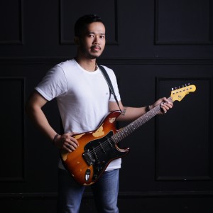 Listen to Suka Suka song with lyrics from Bima Pramudya
