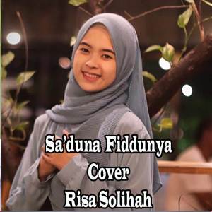 收聽Risa Solihah的Sa'duna Fiddunya歌詞歌曲