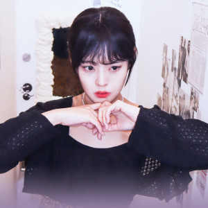 ดาวน์โหลดและฟังเพลง SAD พร้อมเนื้อเพลงจาก Rosy (로지)