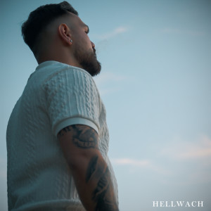 Dengarkan lagu Hellwach nyanyian RaiimOM dengan lirik