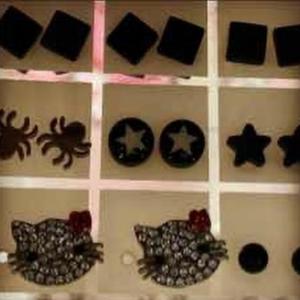 收聽Gothlovee的prada (Explicit)歌詞歌曲