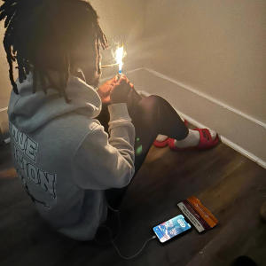 收聽FuxkBoyGlo!的Kung Pao chicken (feat. Jay Steeze, John2x & TREYWORST) (Explicit)歌詞歌曲