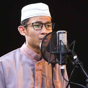 Dengarkan lagu Ad Dhuha Al Insyirah at Tin nyanyian Muhammad Aulia Putra dengan lirik