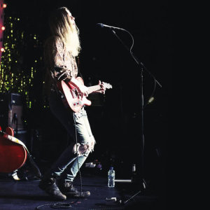 ดาวน์โหลดและฟังเพลง last words (Demo|Explicit) พร้อมเนื้อเพลงจาก Isaac Gracie