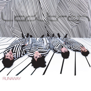 ดาวน์โหลดและฟังเพลง Runaway พร้อมเนื้อเพลงจาก Ladytron