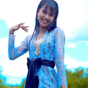 Dengarkan Bojomu Sesok Tak Silihe (Remix) lagu dari Eva Erlian Sari dengan lirik