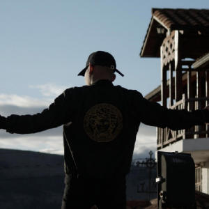 收聽Alex Portero的Escapemonos歌詞歌曲