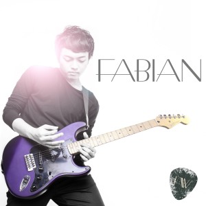 收听Fabian Winandi的Senyum Untukmu歌词歌曲