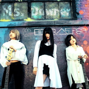 ดาวน์โหลดและฟังเพลง Ms. Downer พร้อมเนื้อเพลงจาก Brats