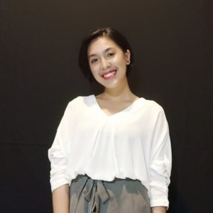 ดาวน์โหลดและฟังเพลง Kau Bapaku พร้อมเนื้อเพลงจาก Rebecca Andriani