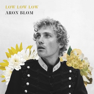 收聽Aron Blom的Low Low Low歌詞歌曲