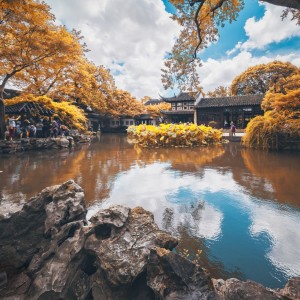 Listen to 今夜秋雨敲我窗 (完整版) song with lyrics from 潇敏