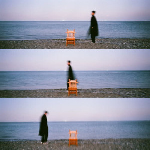 收聽문문的Holiday歌詞歌曲