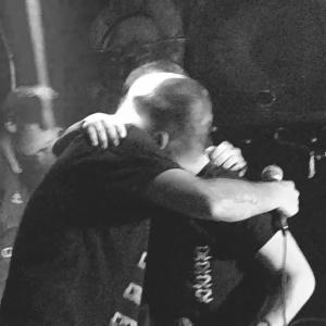 收聽Atrako Kriminal的UNA VIDA PA CONTARTE (feat. BRAIS & RABA) (Explicit)歌詞歌曲