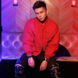 Dengarkan lagu Bảo Kiếm Không Ra (Explicit) nyanyian B Ray dengan lirik