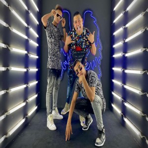 Listen to دماغي طارت song with lyrics from Mido Gad