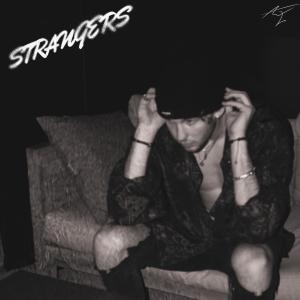 ดาวน์โหลดและฟังเพลง Strangers พร้อมเนื้อเพลงจาก Alec Jordan