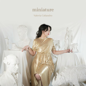 Listen to Un cuore così bianco song with lyrics from Valeria Caliandro