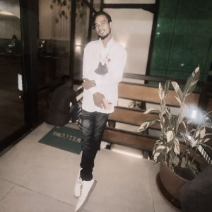 Dj nanggroe的專輯Diriku kecewa (Remastered 2024)