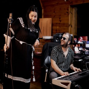 Listen to A nagh a yemma ta3zizt (Live) song with lyrics from Thafath chanteuse Kabyle