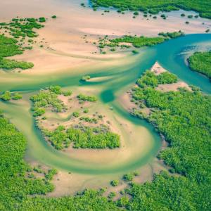 Dengarkan River Flows In You lagu dari Relaxing Music dengan lirik