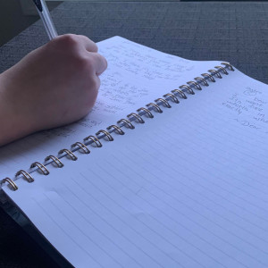 Dengarkan lagu Dear Diary nyanyian Alisa Oursien dengan lirik
