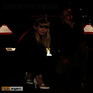 ดาวน์โหลดและฟังเพลง Living the Dream พร้อมเนื้อเพลงจาก Foxgrease