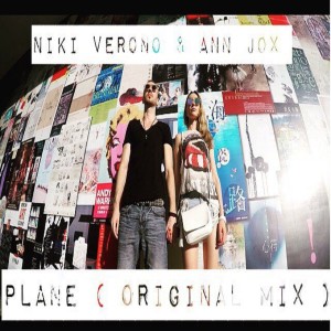 ดาวน์โหลดและฟังเพลง Plane พร้อมเนื้อเพลงจาก Niki Verono