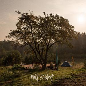 Listen to MAŁY ŚWIAT (Explicit) song with lyrics from Kuba Knap