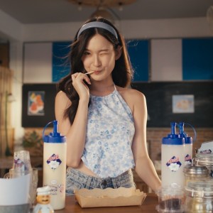 ดาวน์โหลดและฟังเพลง นม นม นม พร้อมเนื้อเพลงจาก Mola mola Sunshine!