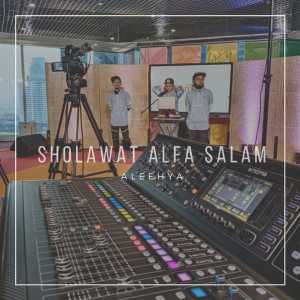 Dengarkan lagu Sholawat Alfa Salam nyanyian Aleehya dengan lirik