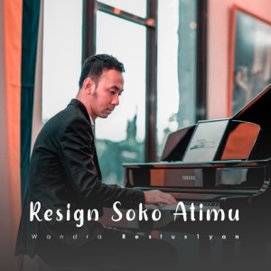 Dengarkan lagu Resign Soko Atimu nyanyian Wandra Restus1yan dengan lirik