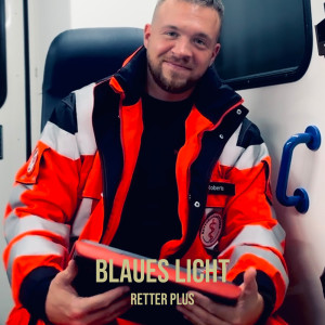 Listen to Blaues Licht song with lyrics from Retter Plus