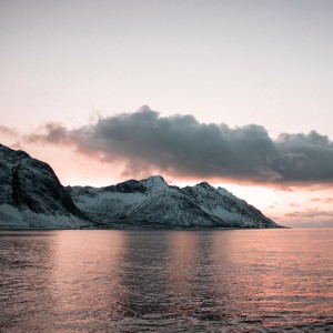 Dengarkan Inspiring lagu dari Calm Fjord dengan lirik