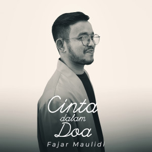 Dengarkan lagu Cinta Dalam Doa nyanyian Fajar Maulidi dengan lirik