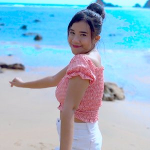 Listen to Wes Mbokrasakne Full Bass song with lyrics from Zahra Phit Macela