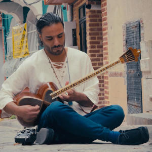 收聽Ali Ghamsari的Shaneh歌詞歌曲