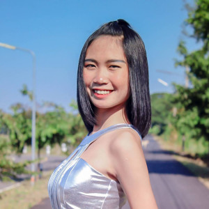 收聽บีม เกวรินทร์的ขอบใจที่เคยฮัก歌詞歌曲