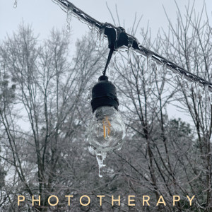 Dengarkan lagu Grayscale Holiday nyanyian Fahim Rahman dengan lirik