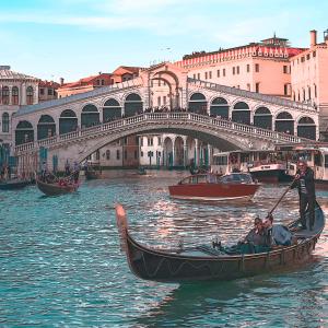 ดาวน์โหลดและฟังเพลง Blue Skies, Pt. 2 พร้อมเนื้อเพลงจาก Earl Hines and His Orchestra