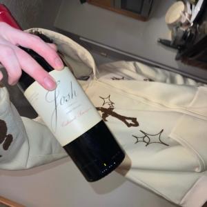 收聽Pythio的in a hole (Explicit)歌詞歌曲