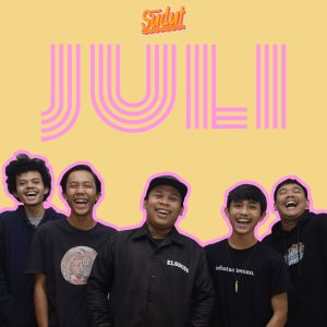 Dengarkan lagu Juli nyanyian Sudut dengan lirik