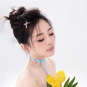 Listen to 还是决定分头走 (伴奏) song with lyrics from 小粉