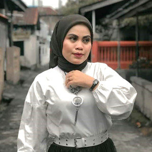 Listen to Buah Sagadang Bukik Cilako Sagadang Gunuang song with lyrics from gia lara