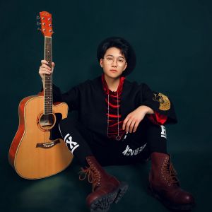 Listen to 讲真的 (伴奏) song with lyrics from 李袁杰